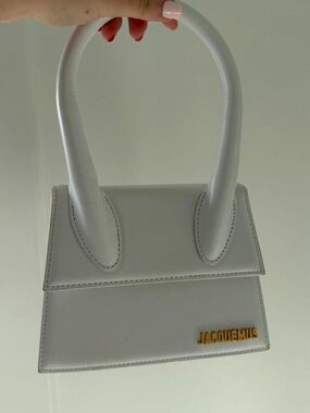 Jacquemus in white #Jacquemus 
One size